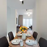 Apartamento Sunny 2br Large Flat - Amzei Square