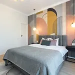 Sunny 2br Large Flat - Amzei Square