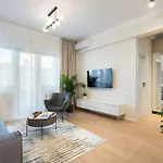 Sunny 2br Large Flat - Amzei Square Apartamento