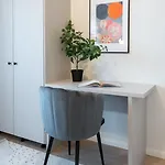 Sunny 2br Large Flat - Amzei Square Apartamento