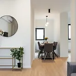 Sunny 2br Large Flat - Amzei Square Bucareste