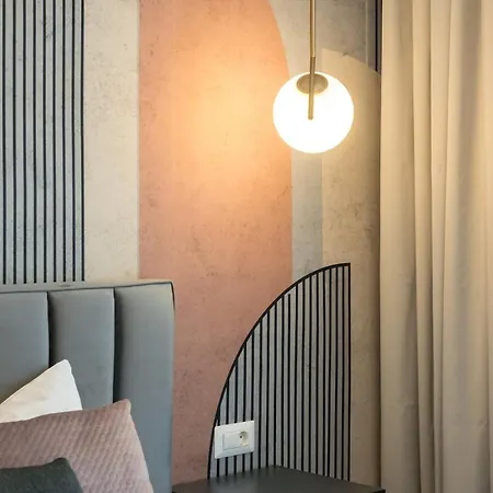 Sunny 2br Large Flat - Amzei Square *