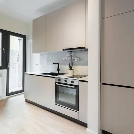 Sunny 2br Large Flat - Amzei Square