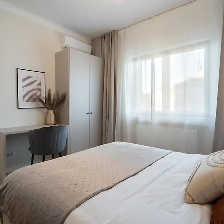 Apartment Sunny 2br Large Flat - Amzei Square *