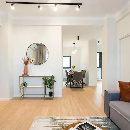 Sunny 2br Large Flat - Amzei Square