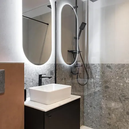 Sunny 2br Large Flat - Amzei Square *