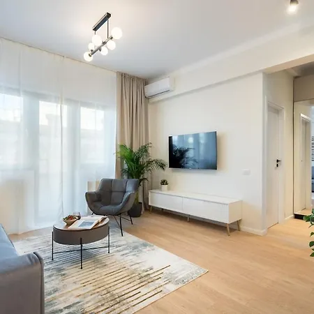 Sunny 2br Large Flat - Amzei Square Apartment