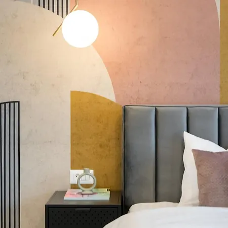 Sunny 2br Large Flat - Amzei Square Bucarest