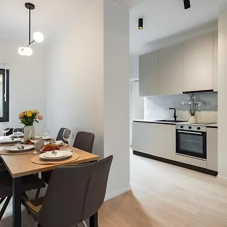 Sunny 2br Large Flat - Amzei Square