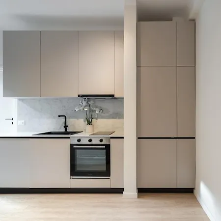 Sunny 2br Large Flat - Amzei Square