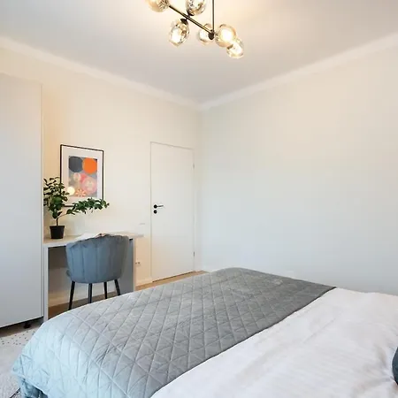 Sunny 2br Large Flat - Amzei Square Apartamento