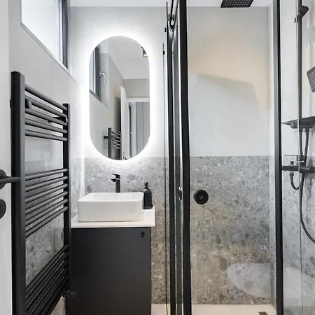 Sunny 2br Large Flat - Amzei Square *