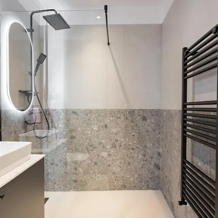 Apartamento Sunny 2br Large Flat - Amzei Square