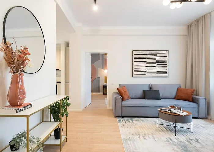 Sunny 2br Large Flat - Amzei Square Apartmán