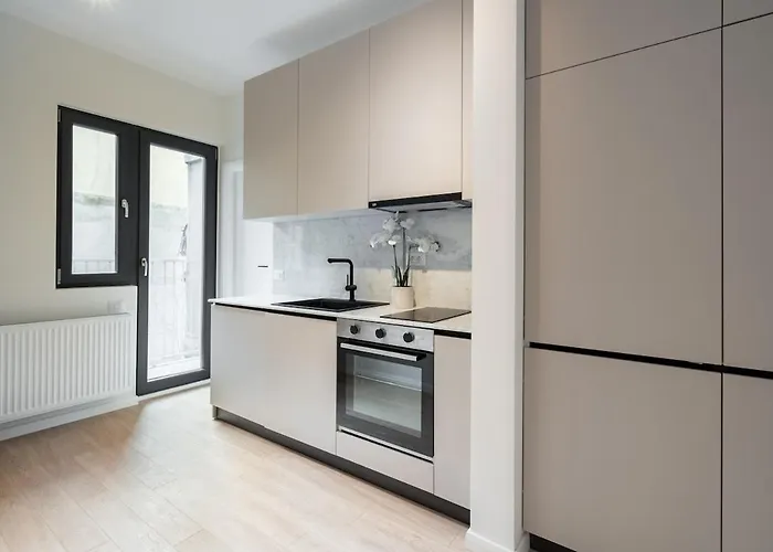 Sunny 2br Large Flat - Amzei Square