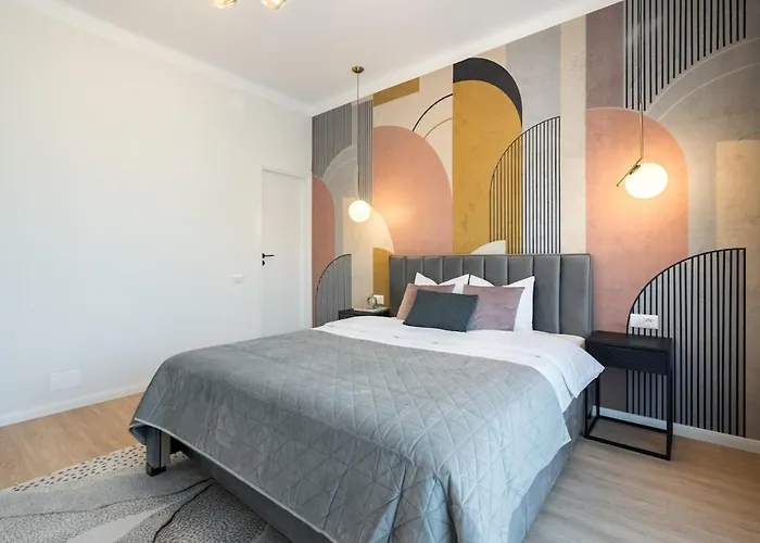 Sunny 2br Large Flat - Amzei Square