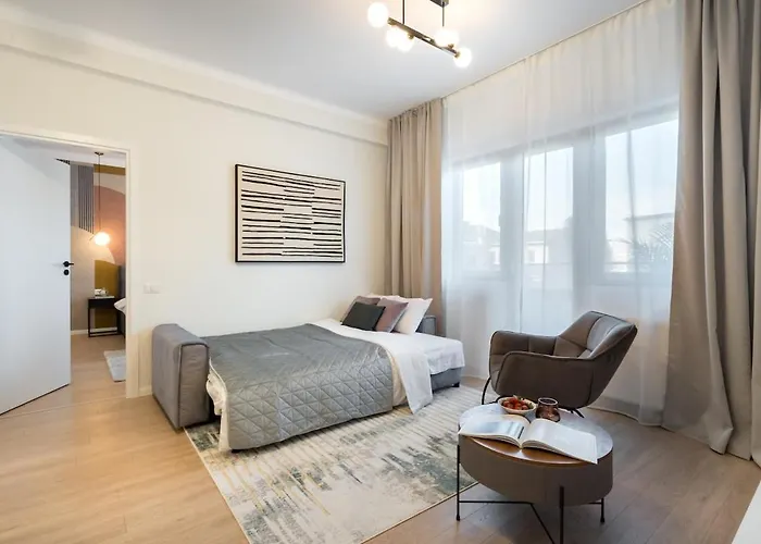 Sunny 2br Large Flat - Amzei Square *