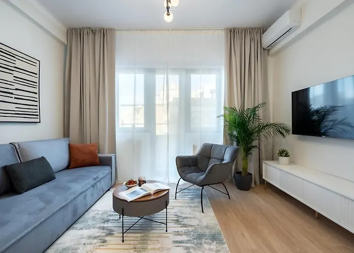 Sunny 2br Large Flat - Amzei Square