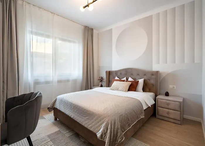 Sunny 2br Large Flat - Amzei Square *