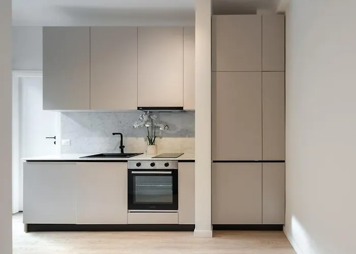 Sunny 2br Large Flat - Amzei Square