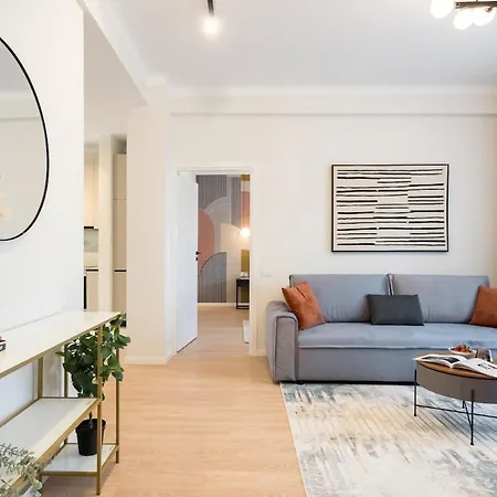 Sunny 2br Large Flat - Amzei Square Apartament