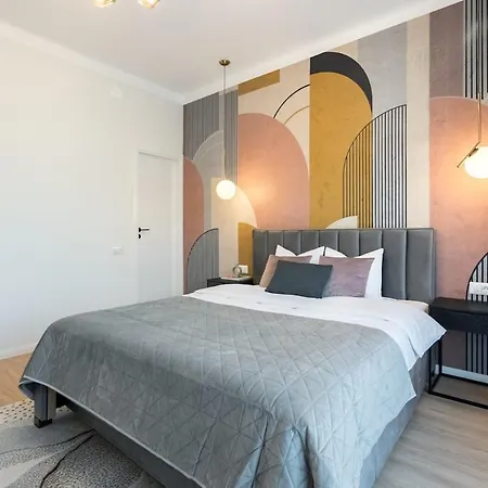 Sunny 2br Large Flat - Amzei Square