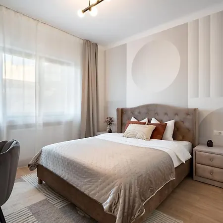 Sunny 2br Large Flat - Amzei Square *