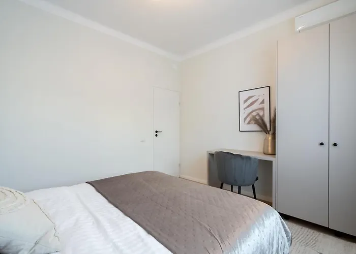 Sunny 2br Large Flat - Amzei Square Bucharest