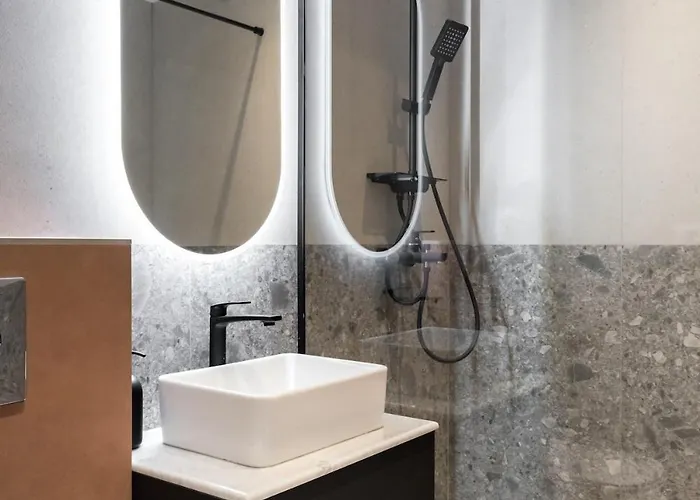 Sunny 2br Large Flat - Amzei Square *