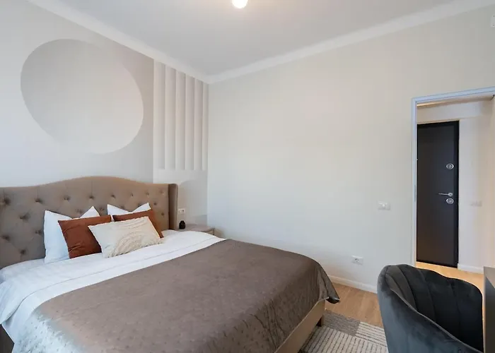 Sunny 2br Large Flat - Amzei Square * Bucharest