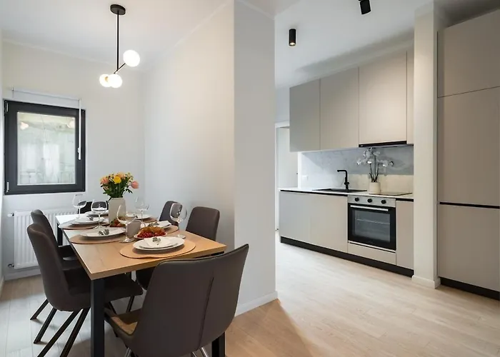 Sunny 2br Large Flat - Amzei Square