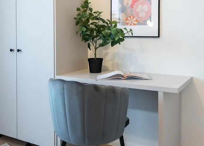 Sunny 2br Large Flat - Amzei Square Apartman