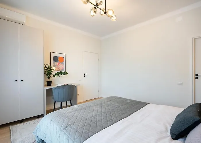 Sunny 2br Large Flat - Amzei Square Apartment