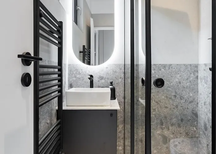 Sunny 2br Large Flat - Amzei Square Apartman *