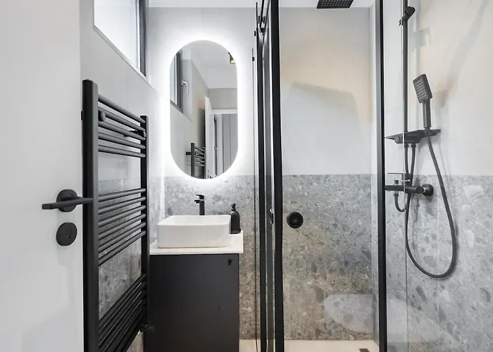 Sunny 2br Large Flat - Amzei Square *