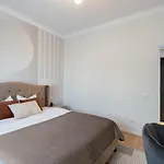 Sunny 2br Large Flat - Amzei Square * Бухарест