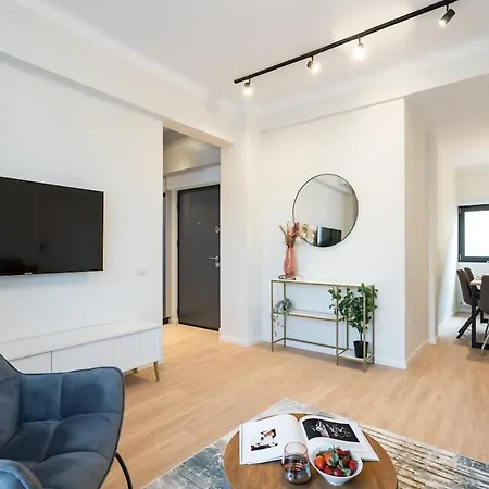 Sunny 2br Large Flat - Amzei Square Apartment Bucharest