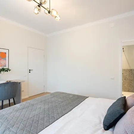 Apartment Sunny 2br Large Flat - Amzei Square Bucharest