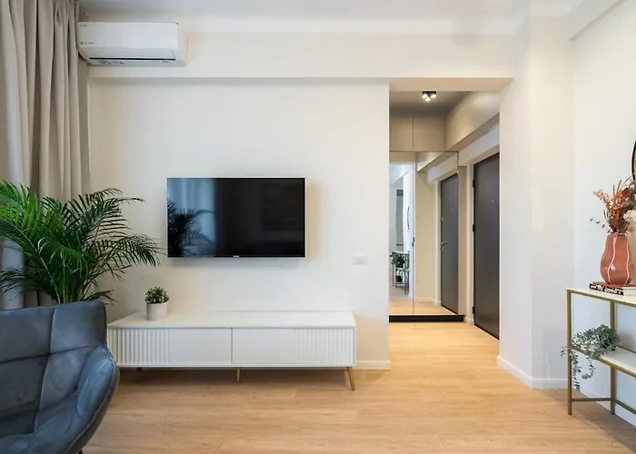 Sunny 2br Large Flat - Amzei Square *