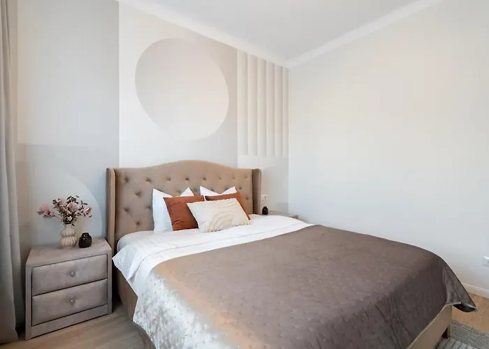 Sunny 2br Large Flat - Amzei Square Bukarest