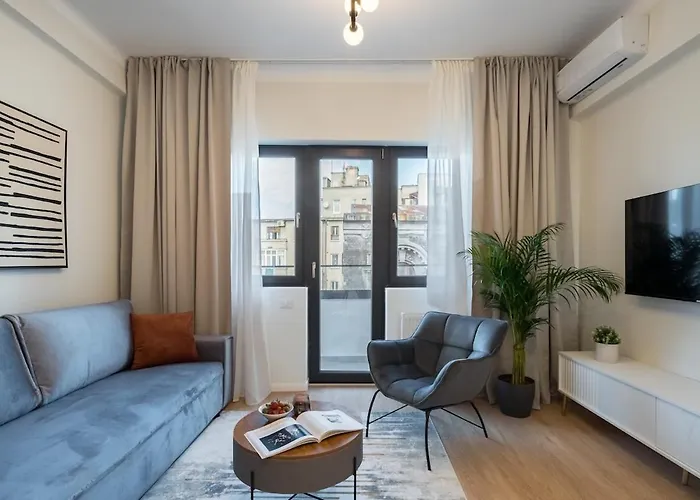 Sunny 2br Large Flat - Amzei Square Lejlighed *