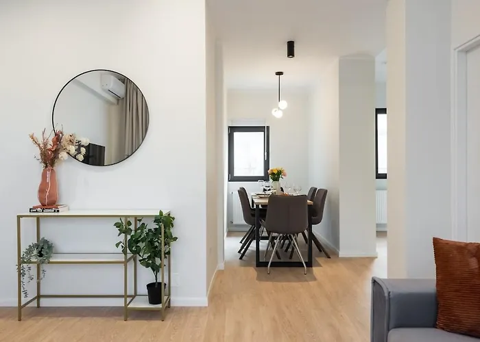 Sunny 2br Large Flat - Amzei Square Bukarest