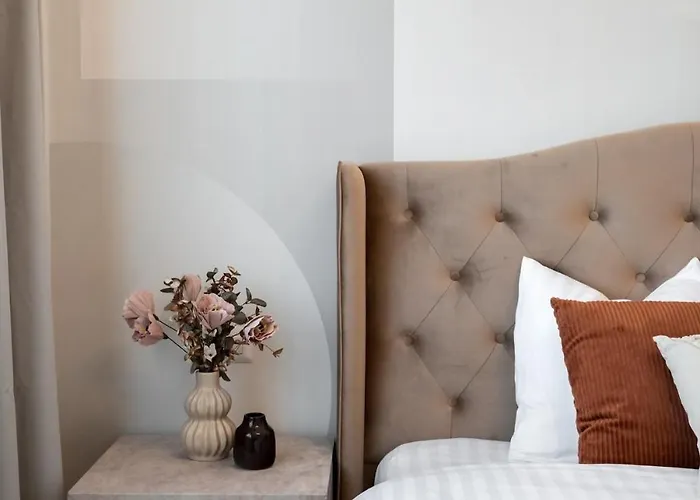 Sunny 2br Large Flat - Amzei Square Lejlighed